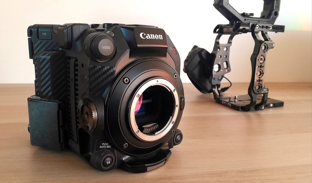 Canon EOS C500 Mark II com Cage e mount para bateria V-Lock