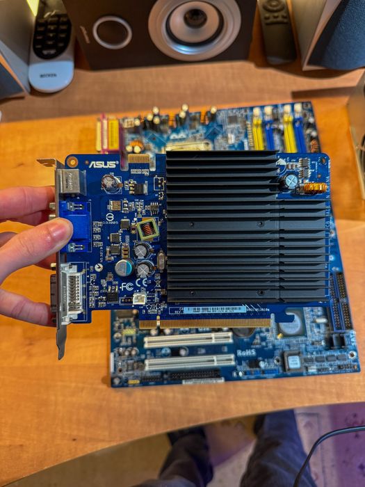 Bundle Motherboard AsRock 4CoreDual-Vsta LGA775 + CPU + GPU + PSU