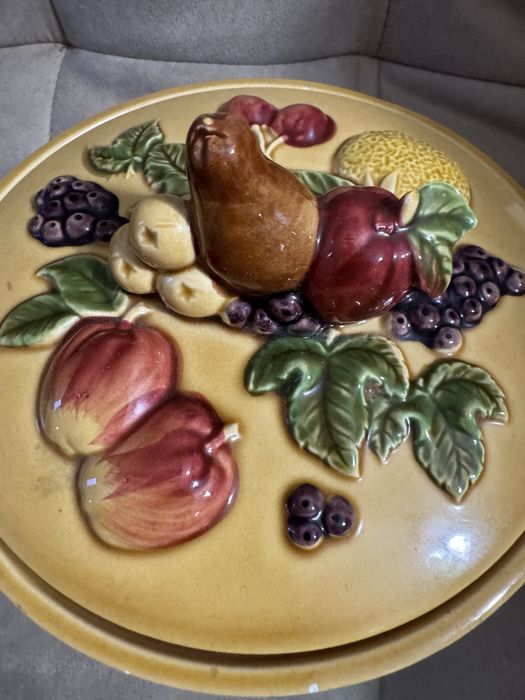 Винтажное керамическое блюдо маджолика с крышкой