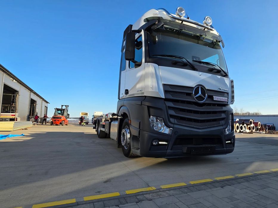 Mercedes-Benz ACTROS  5  Osobowy Mercedes-Benz ACTROS NISKI PRZEBIEG 105 Tyś NAUKA JAZDY