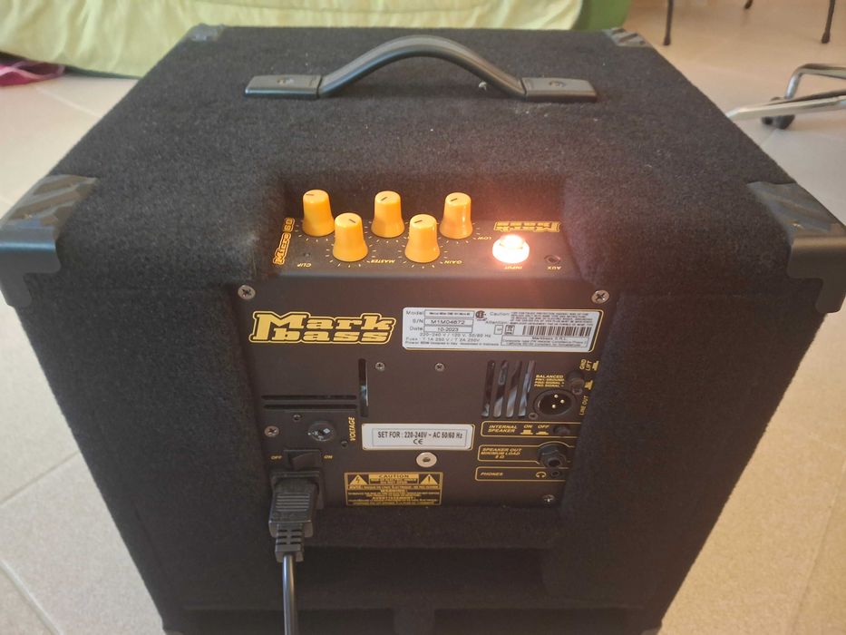 Coluna Mark Bass amplificada para guitarra baixo. Como novo