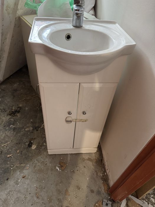 Szafka z umywalka