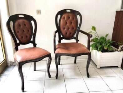 Fautaile e Cadeira, ao estilo romântico, em mogno, estofado a pele