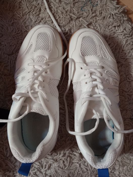 Buty do badmintona rozmiar 39