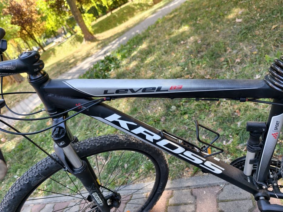 "Sprzedam świetny rower górski! Idealny do lasu i na miasto!"]