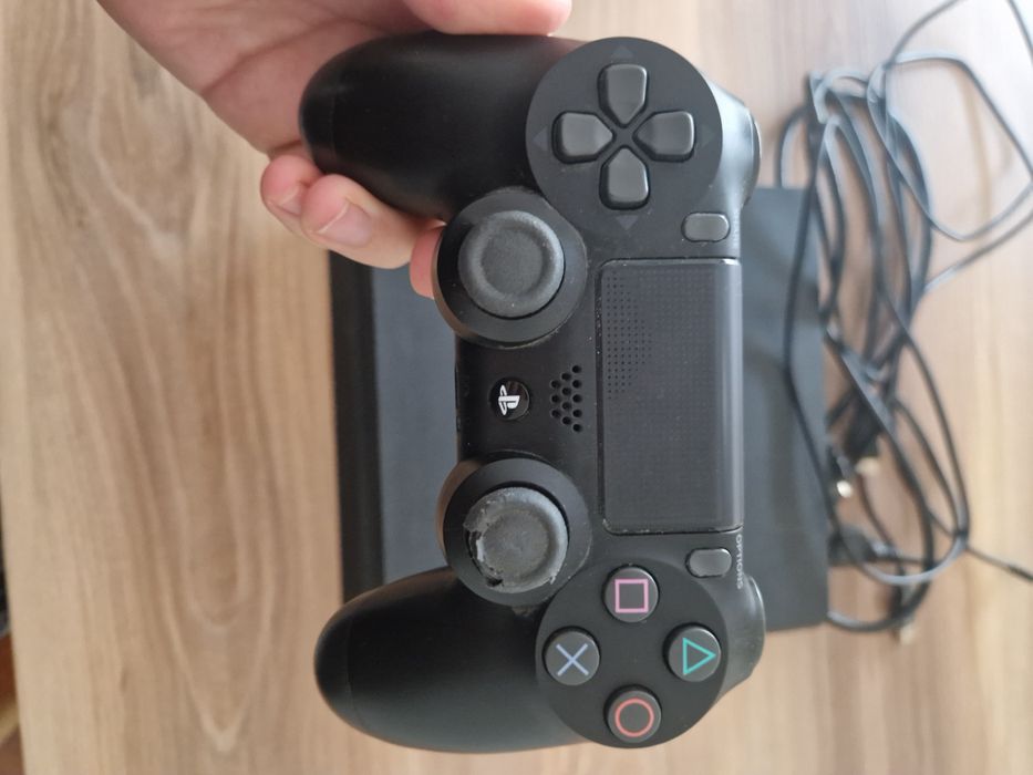 Ps4 slim 1tb com cabos e comando