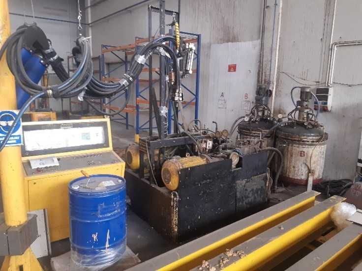 Spieniarka PU 100 z głowicą mieszającą do pianki PUR