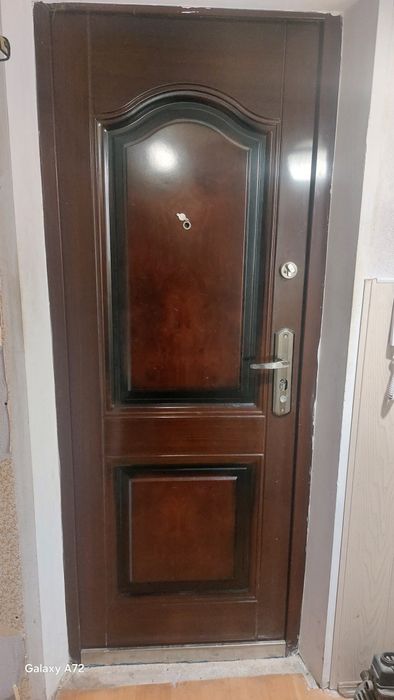 Двері вхідні коричневі Україна