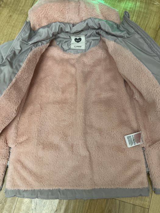 Куртка на дівчинку