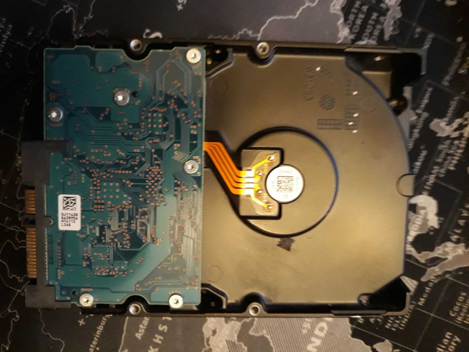 Disco Hitachi 3.5" SATA 2TB com bad sectors