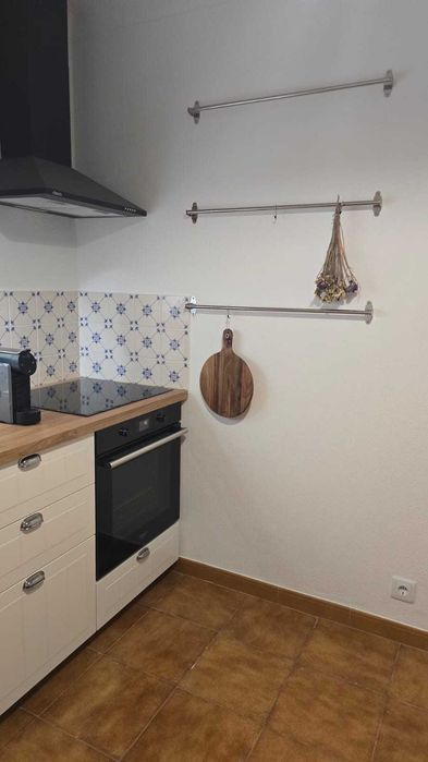 T1 remodelado para arrendar em Mora | Água e eletricidade incluídas