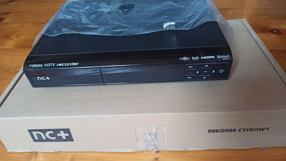 Dekoder nbox HDTV 500 GB + zasilacz i pilot