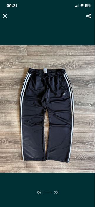 широкі нейлонові штани adidas