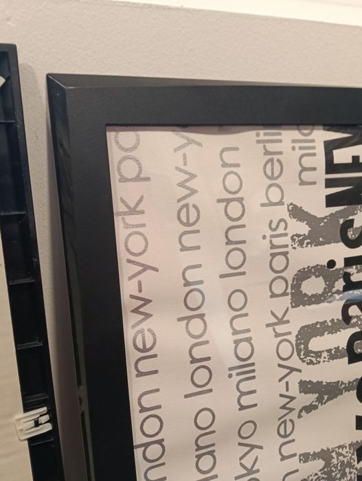 Molduras da marca IKEA