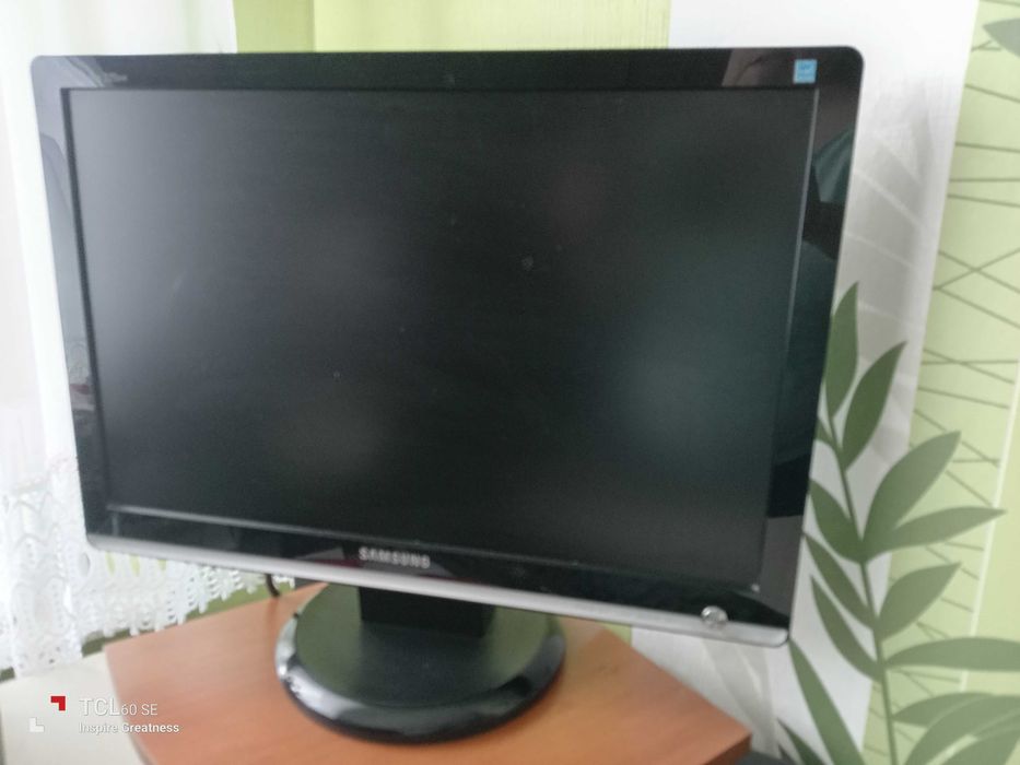 Monitor Samsung 22 cale+ klawiatura i mysz gamingowa