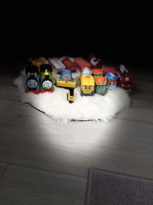 Tor kolejowy i kolejki z napedem na baterie