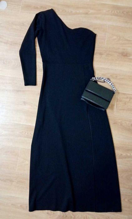 Чорна сукня з розрізом р.48-50