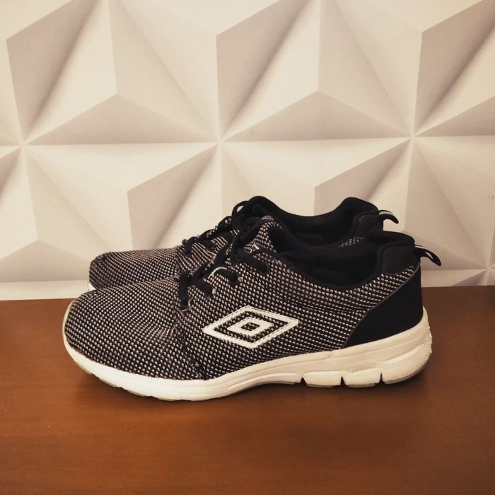 Buty umbro 38 materiałowe