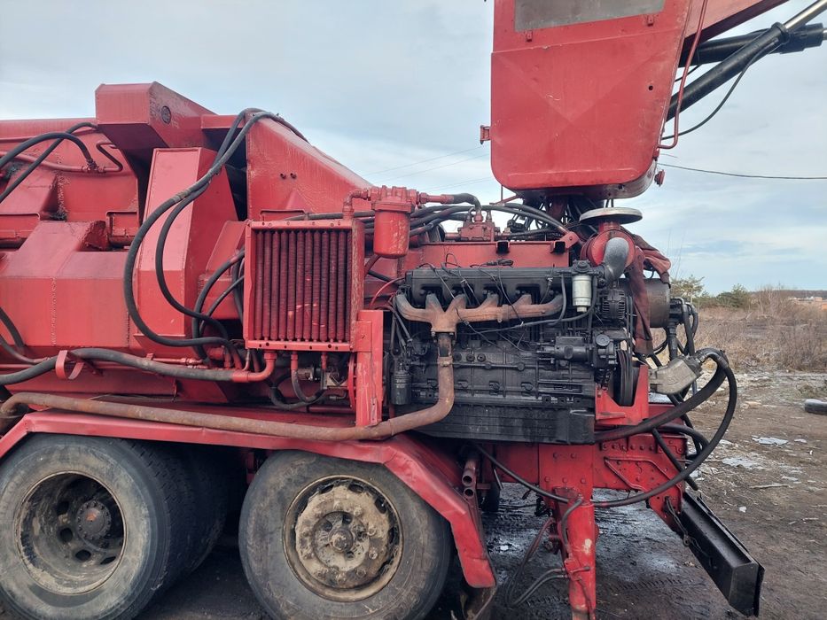 Прес для пресування металобрухту.