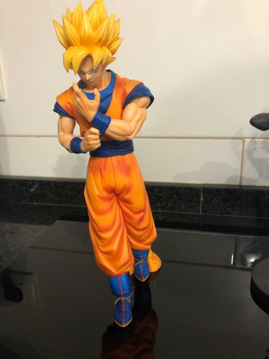 5 Figuras, 2 copos 1 Porta Chaves One Peace e Dragon Ball