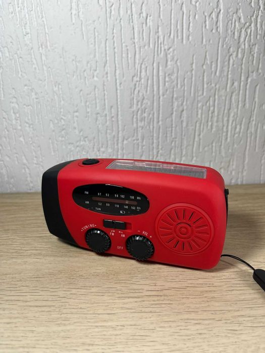 Rádio portátil com painel solar e com dínamo64564264450433122