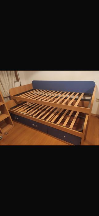 Cama dupla  com arrumação