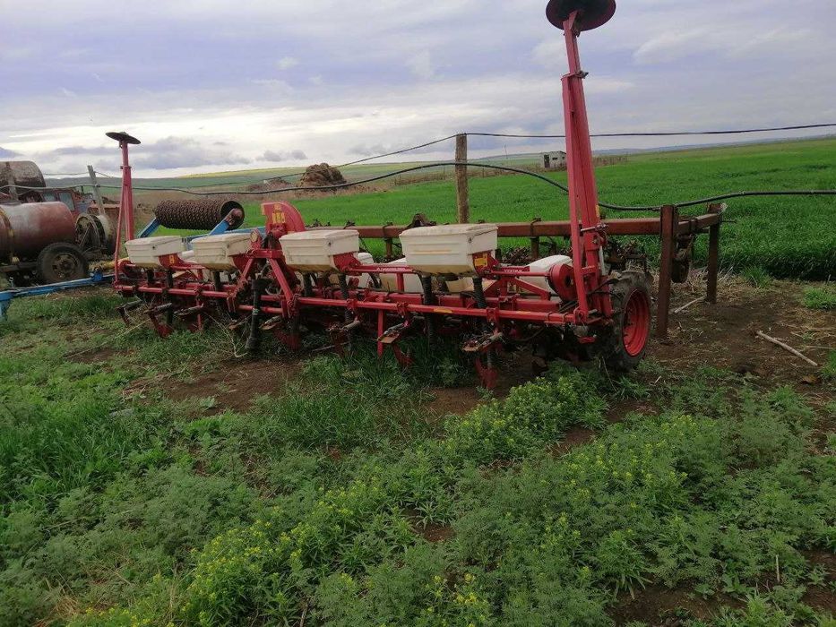 Продам сівалку John Deere 455 та інше навісне. Закриття господартства.