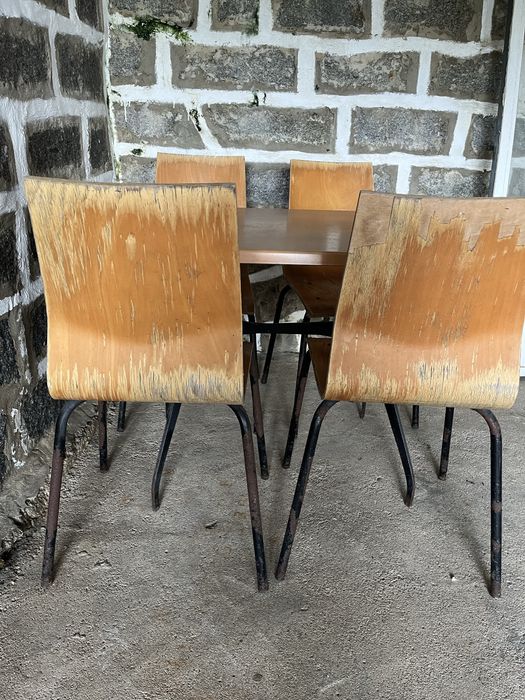 Mese + 4 cadeiras - recolha em mão.
