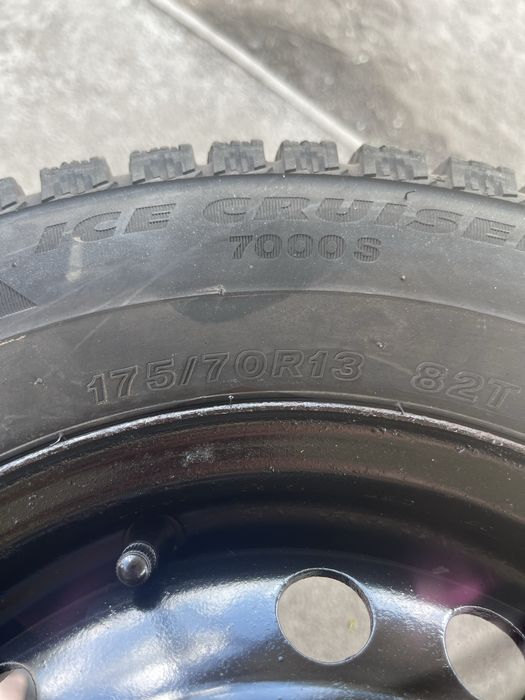 Продам комплек зимних колес на дисках 175/70/13