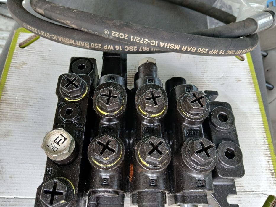 Rozdzielacz hydrauliczny Nordhydraulic RS 213