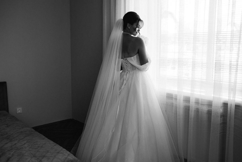 Весільна сукня у ідельному стані