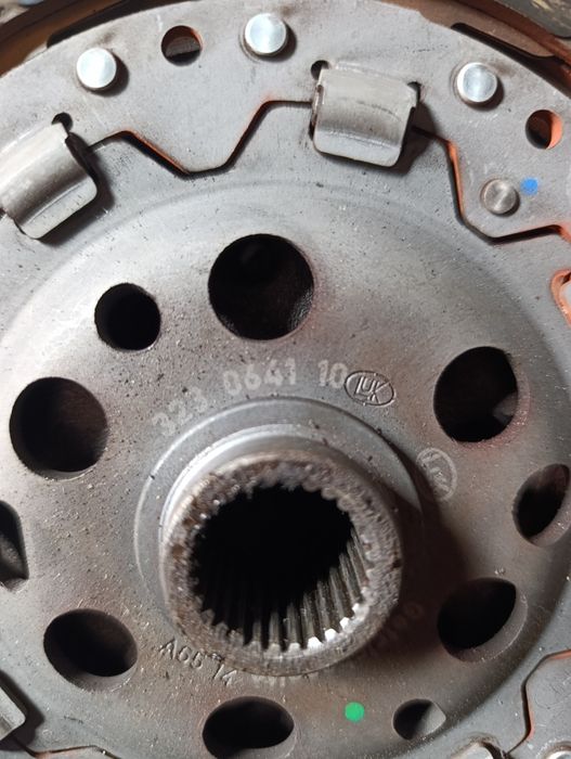 Зчеплення двомасовий демпферний маховик  LUK  415 0250 10 VW 1.9 tdi