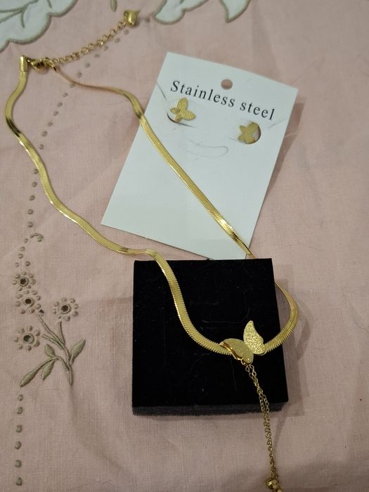 Conjunto colar e brincos borboleta dourado em Aço Novos