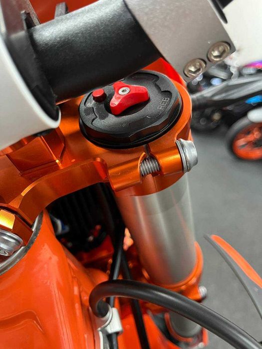 Мотоцикл STN V8 Motard