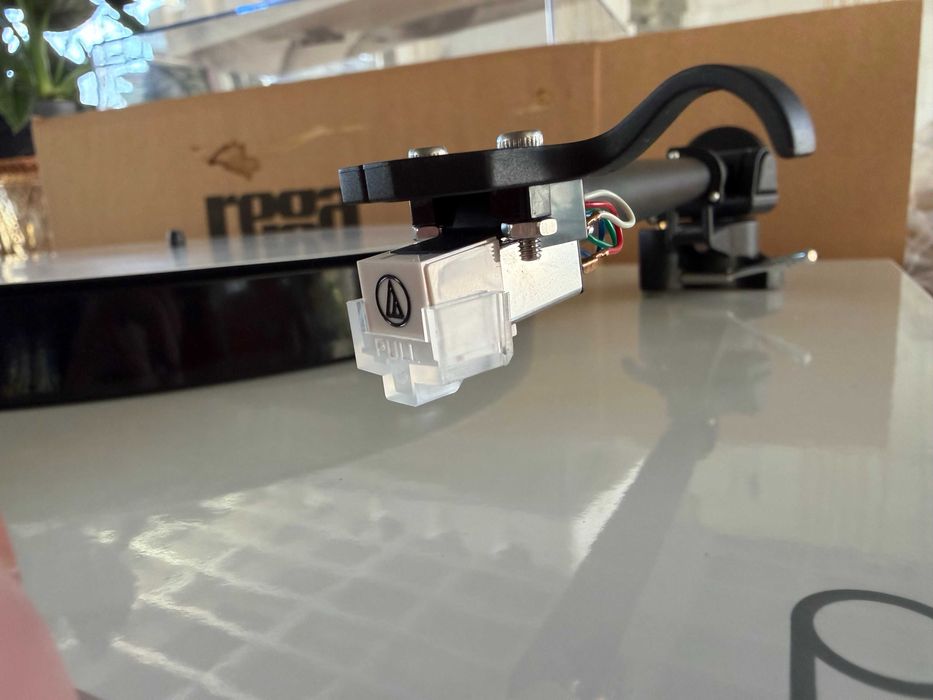 Gramofon Rega Planar 1 (P1)