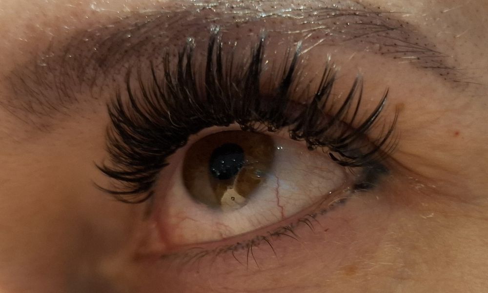 Przedłużanie, stylizacja rzęs