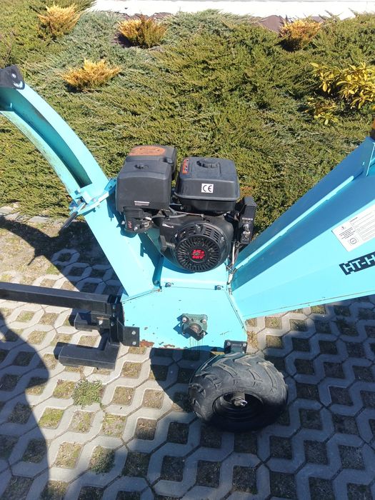 Rębak rozdrabniacz do gałęzi