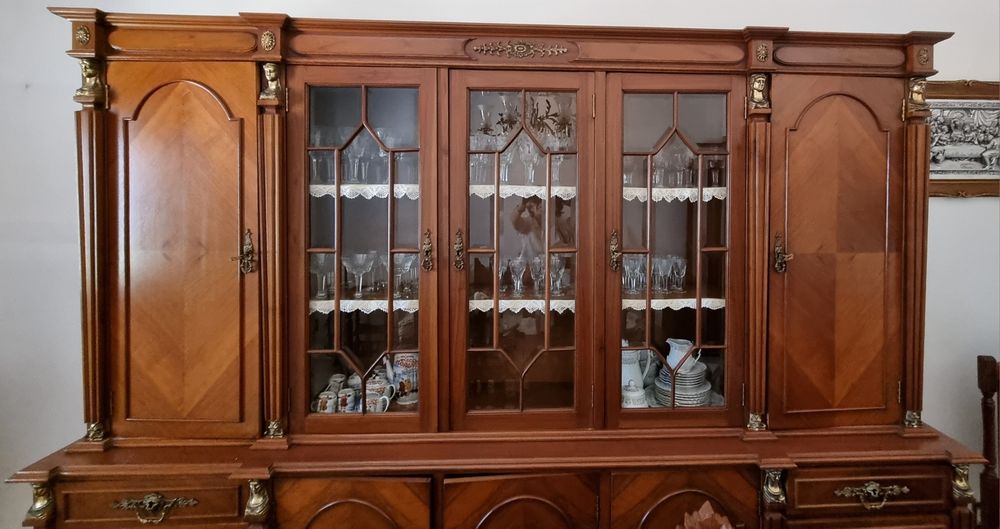 Mobília de Sala de Jantar Completa em Nogueira