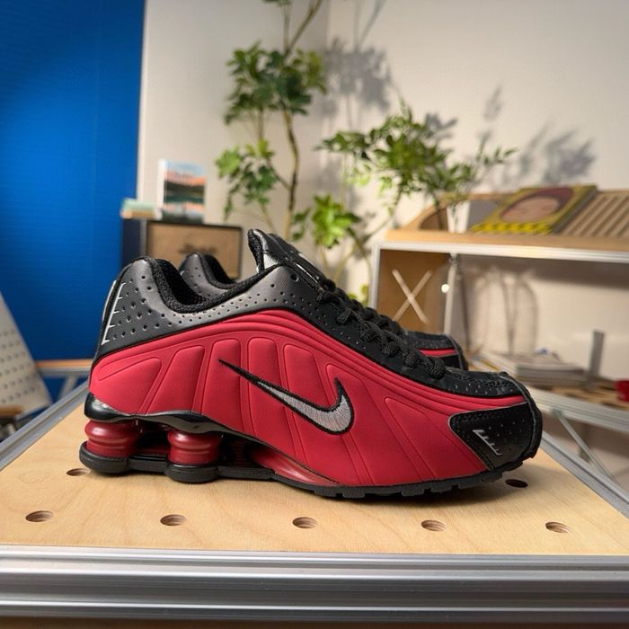 Кросівки Nike Shox R4 ЧИТАТИ ОПИС