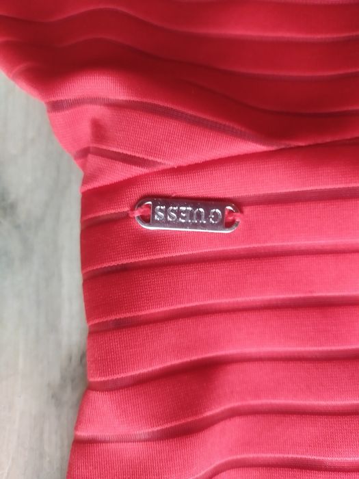 Sukienka Guess czerwona, na imprezę rozmiar 36
