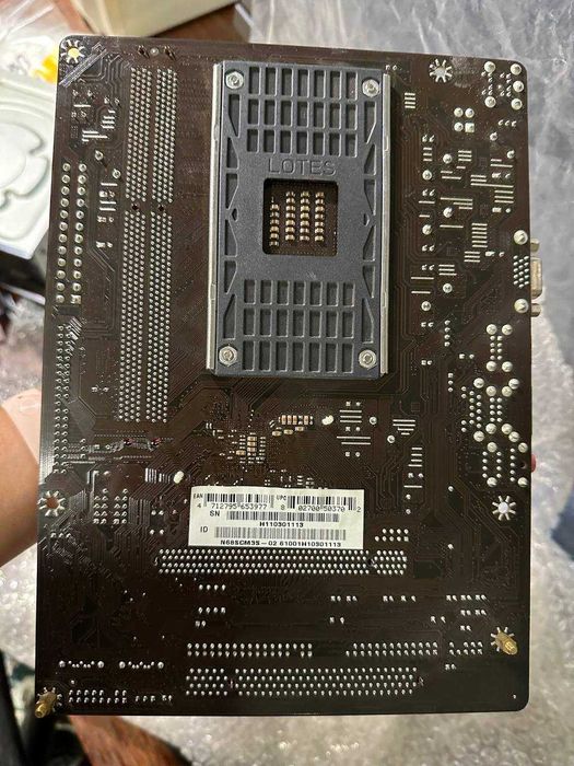 материнская плата n5863b процессор radeon kingston ram8gb  куллер есть