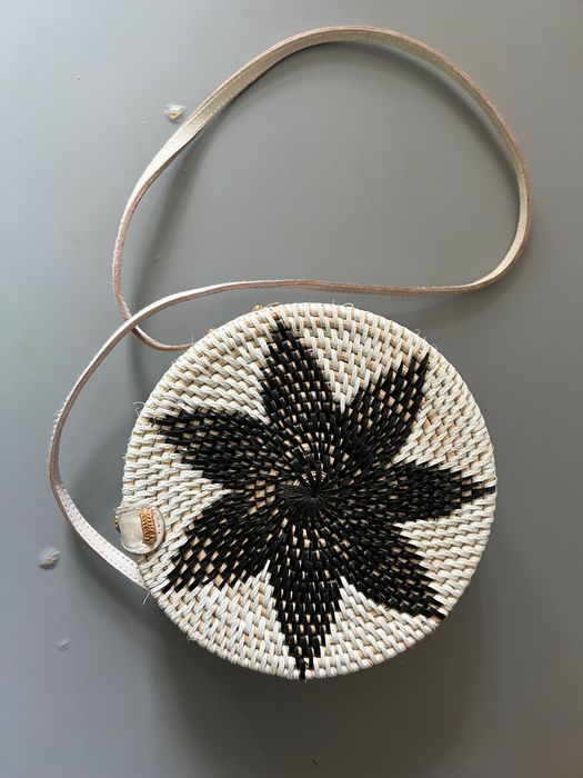 Сумка кругла з ротанга