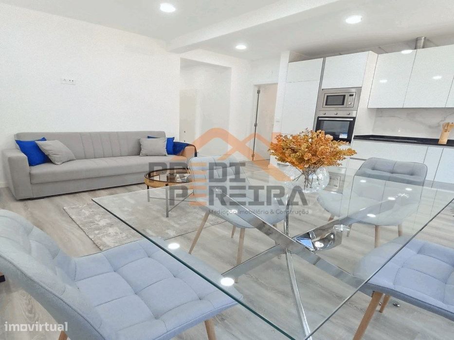 T3 remodelado, situado em Benfica.
