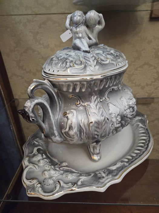 Grande terrina em porcelana