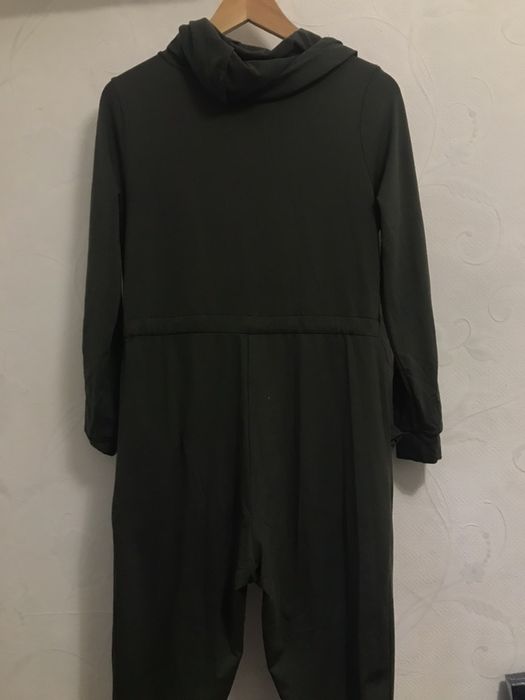 Комбинезон во весь рост с капюшоном