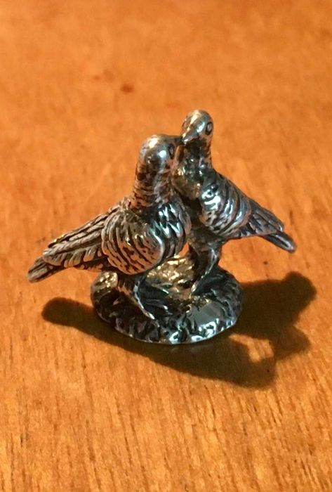 PRATA ÁGUIA 835 - casal de pombos - antigo - 2,7 x 2 cm/s
