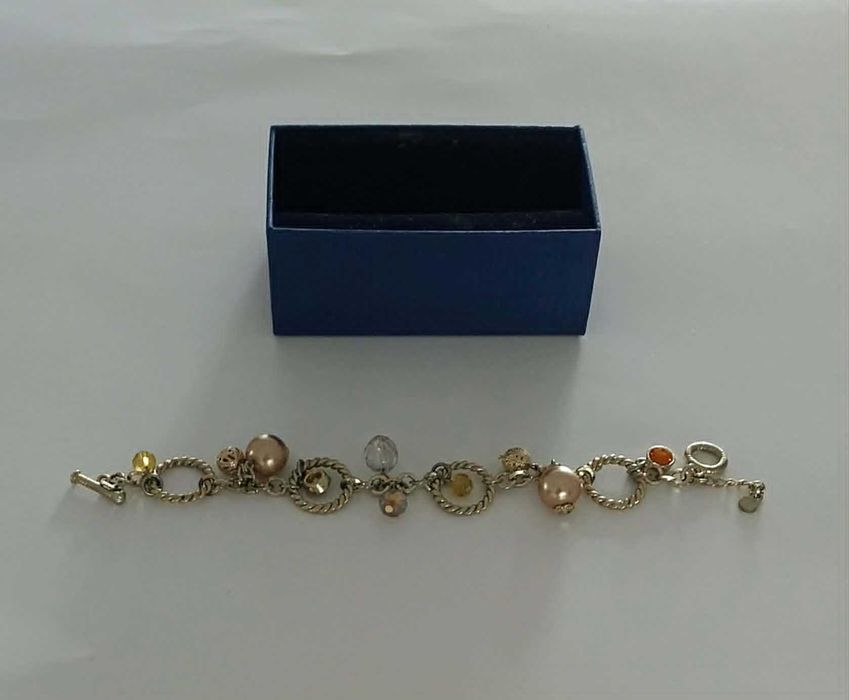 Pulseira de Berloques (charm bracelet) de estilo Vintage. Metal Dourado
