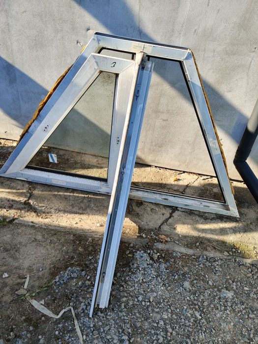 Okno trójkątne ze skosami PCV białe używane
