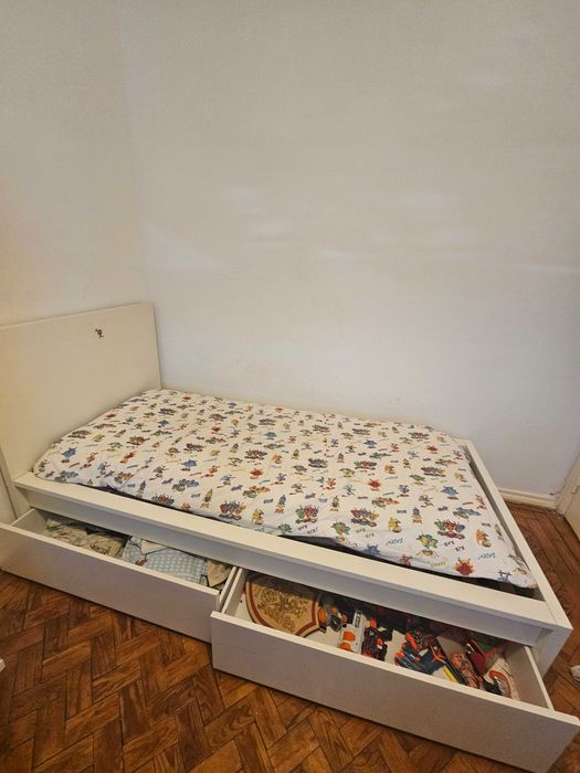 Cama com gavetas