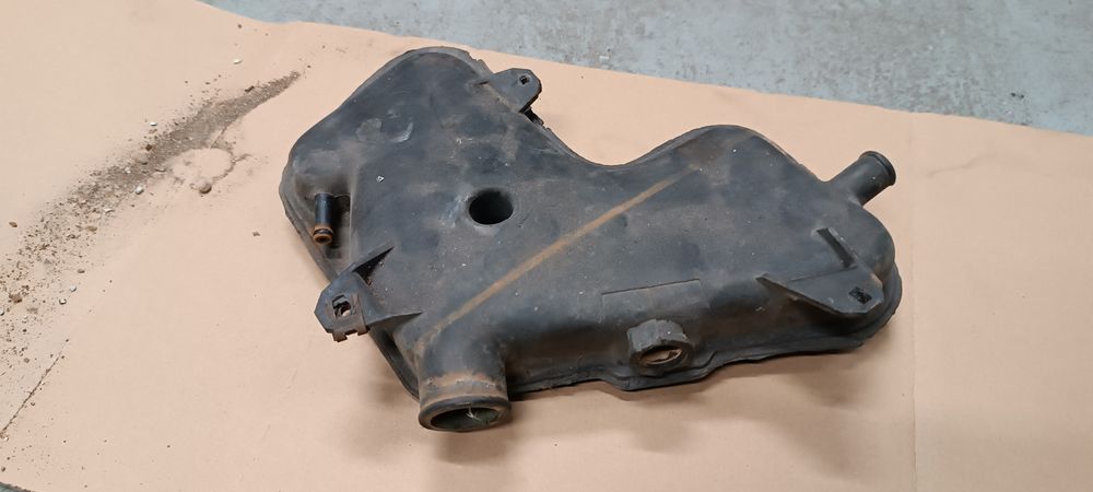 Fiat 126p bis zbiornik płynu chłodzącego
